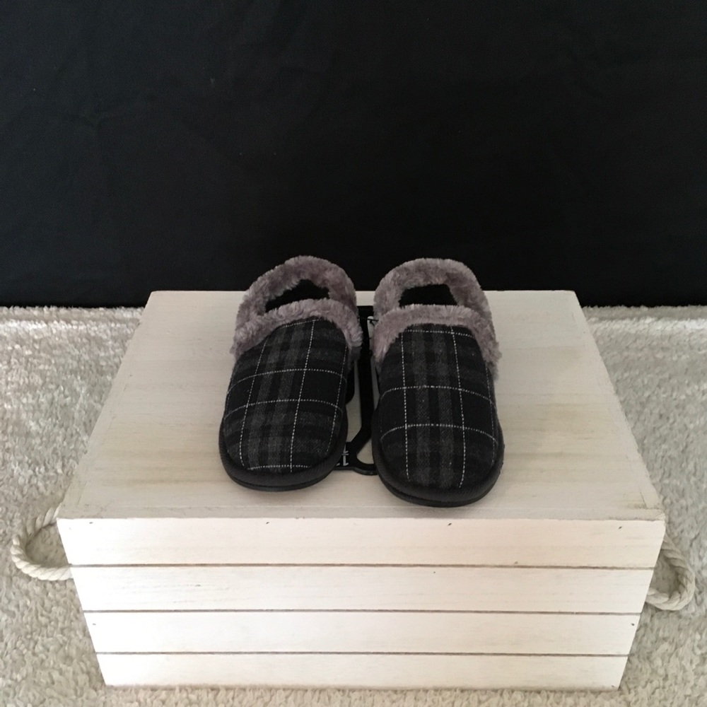 NWT-Wonder Nation Boys Slippers